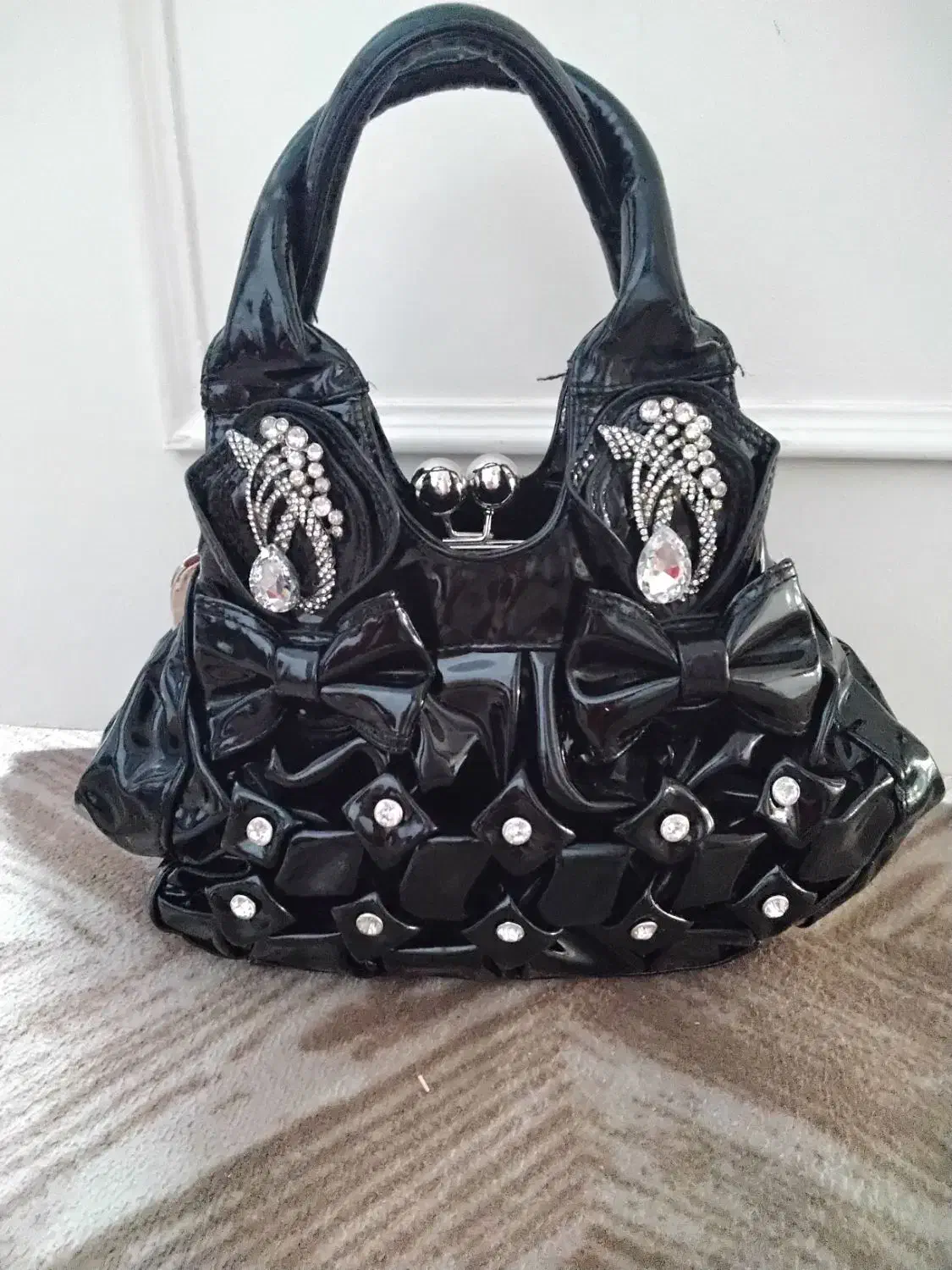 کیف مجلسی|کیف، کفش، کمربند|قم, وادی السلام|دیوار