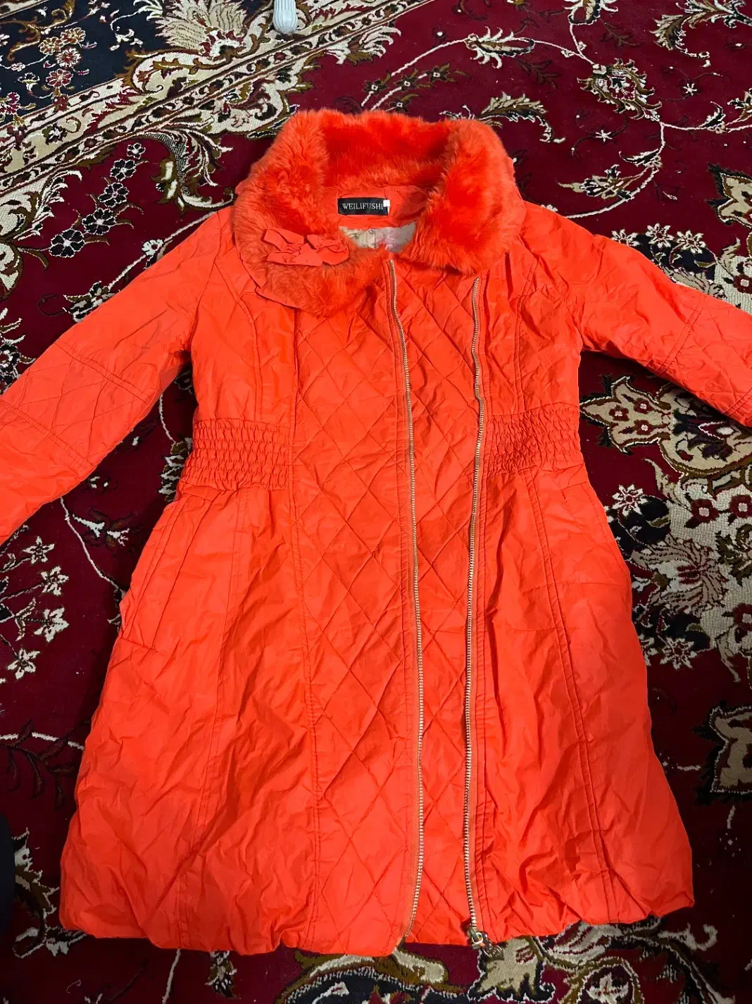 کاپشن نو و تمیز|لباس|صومعهسرا, |دیوار