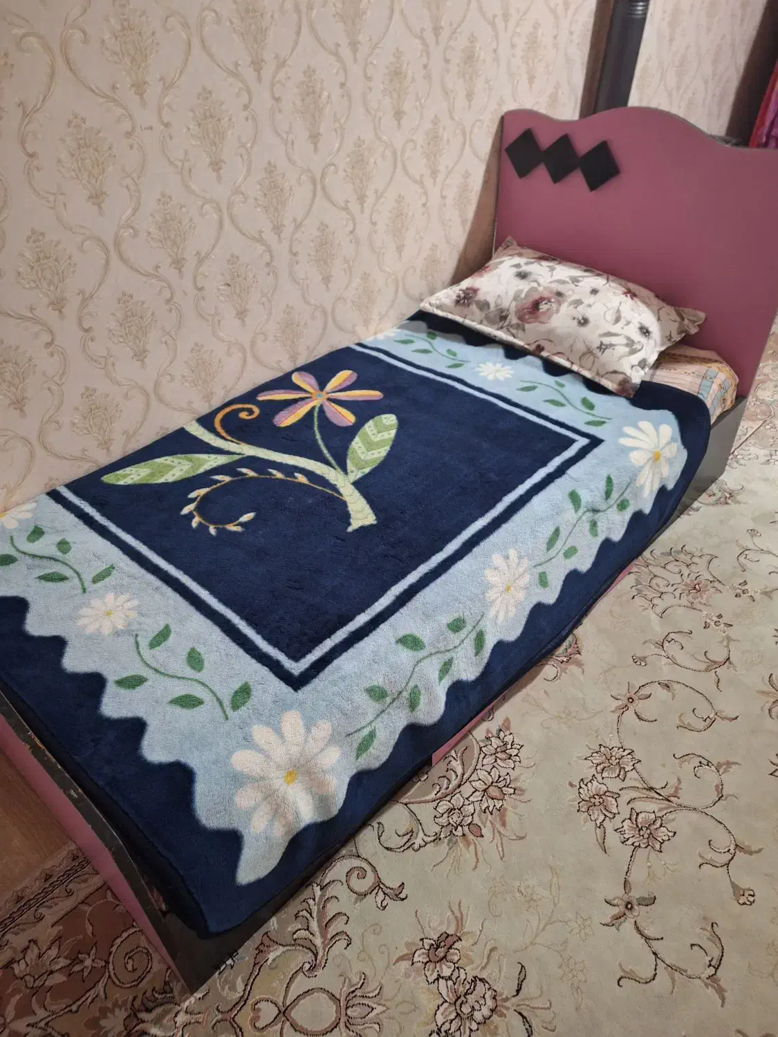 تخت وکمد|تخت و صندلی بچه|آزادشهر, |دیوار