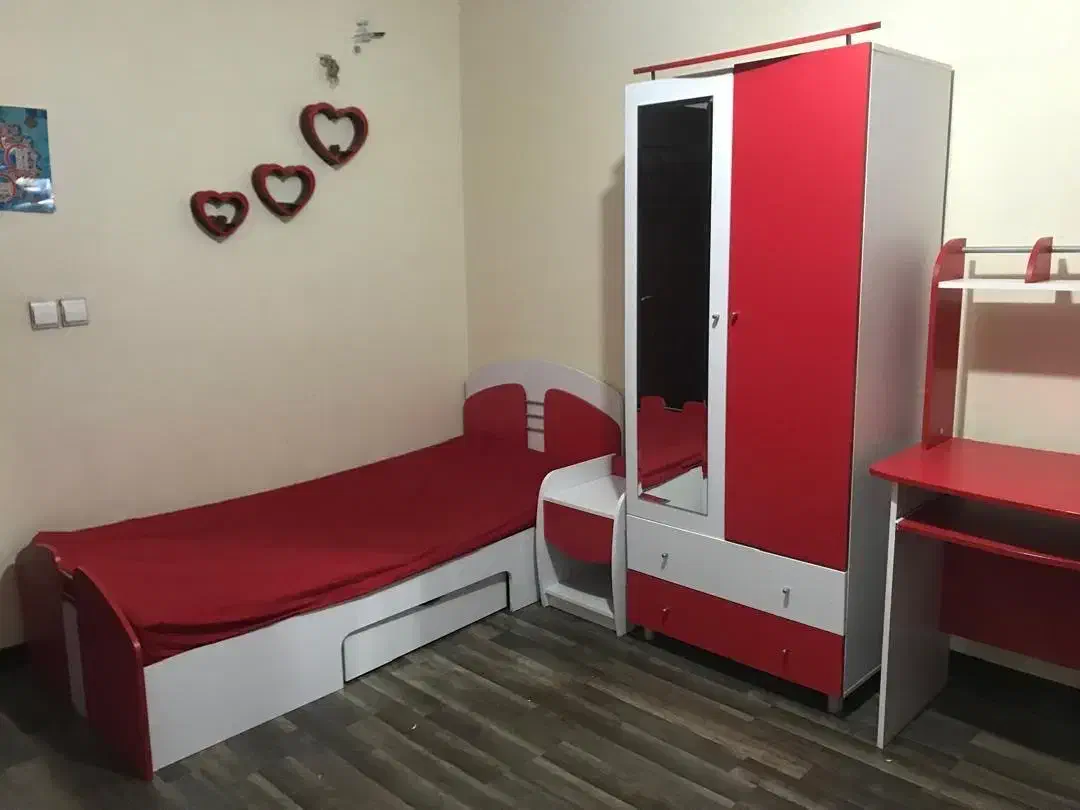 سرویس میز وکمد درحد نو|اسباب و اثاث بچه|همدان, |دیوار