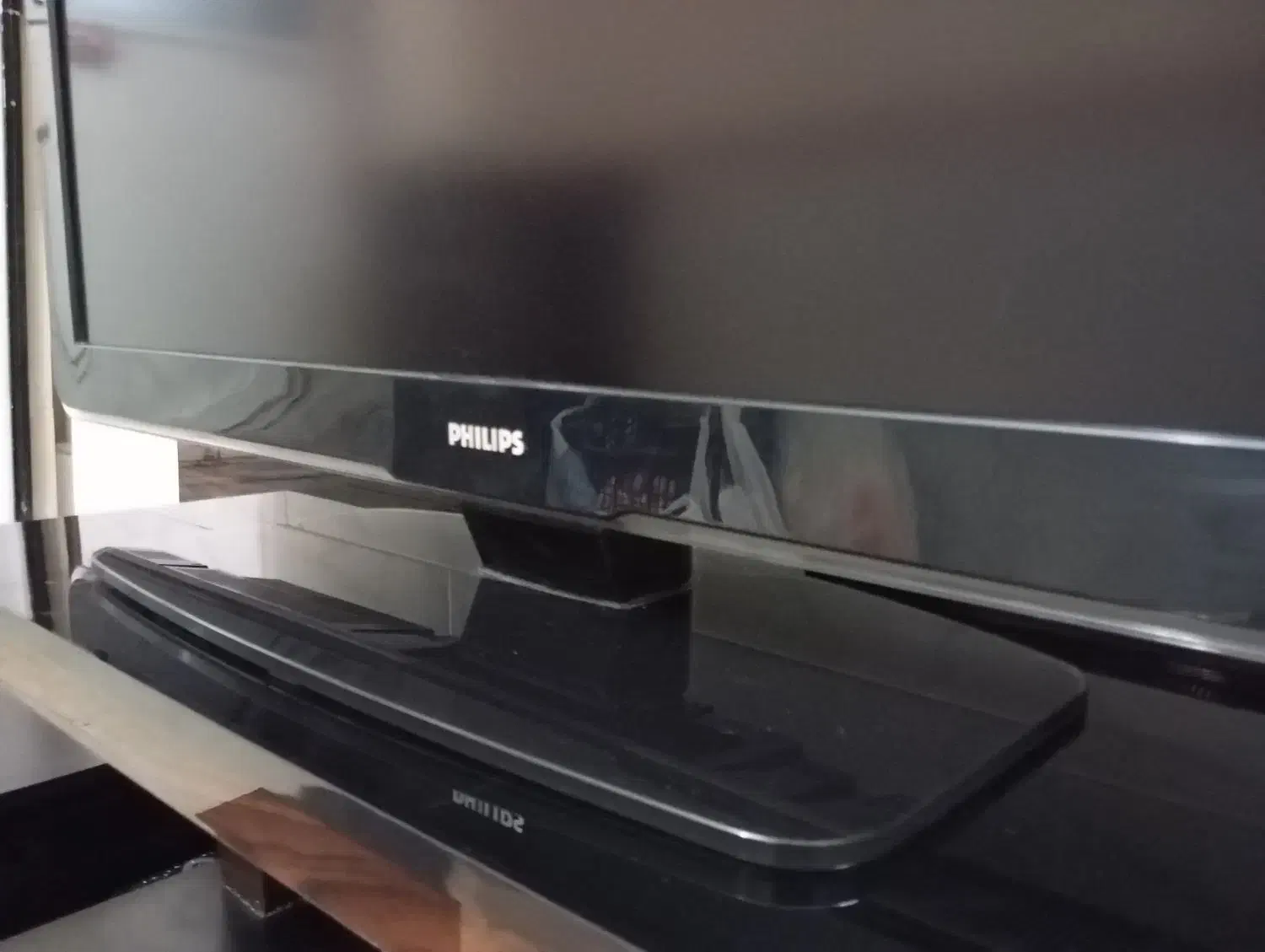 تلویزیون فلیپس 52 اینچ با وسایل کامل|تلویزیون و پروژکتور|سنندج, |دیوار