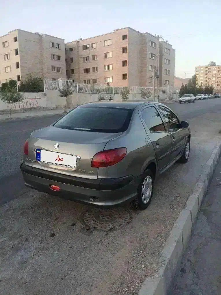 پژو ۲۰۶ اس دی وی۸مدل۱۳۹۷|خودرو سواری و وانت|صدرا-فارس, فاز ۲|دیوار