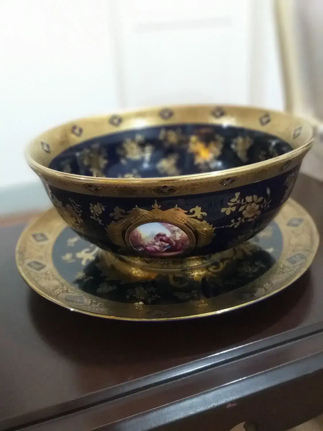 قاب و قدح|کلکسیون اشیاء عتیقه|میانه, |دیوار