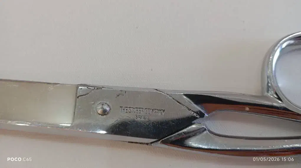 تعدادی قیچی|کلکسیون اشیاء عتیقه|شیراز, شهرک گلدشت حافظ‎|دیوار