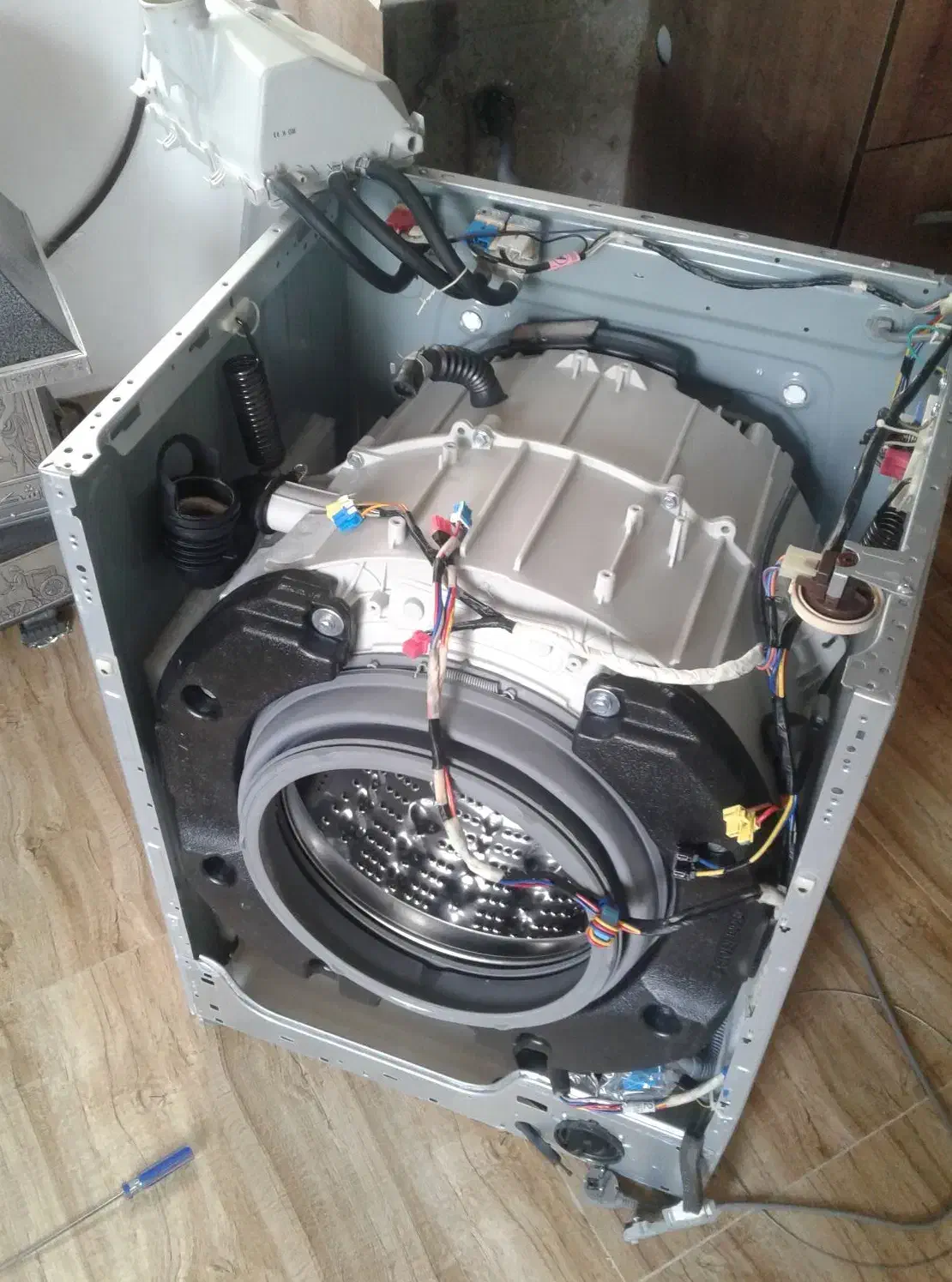 تعمیر انواع لباسشویی های دو قلو و اتومات|خدمات پیشه و مهارت|یاسوج, |دیوار