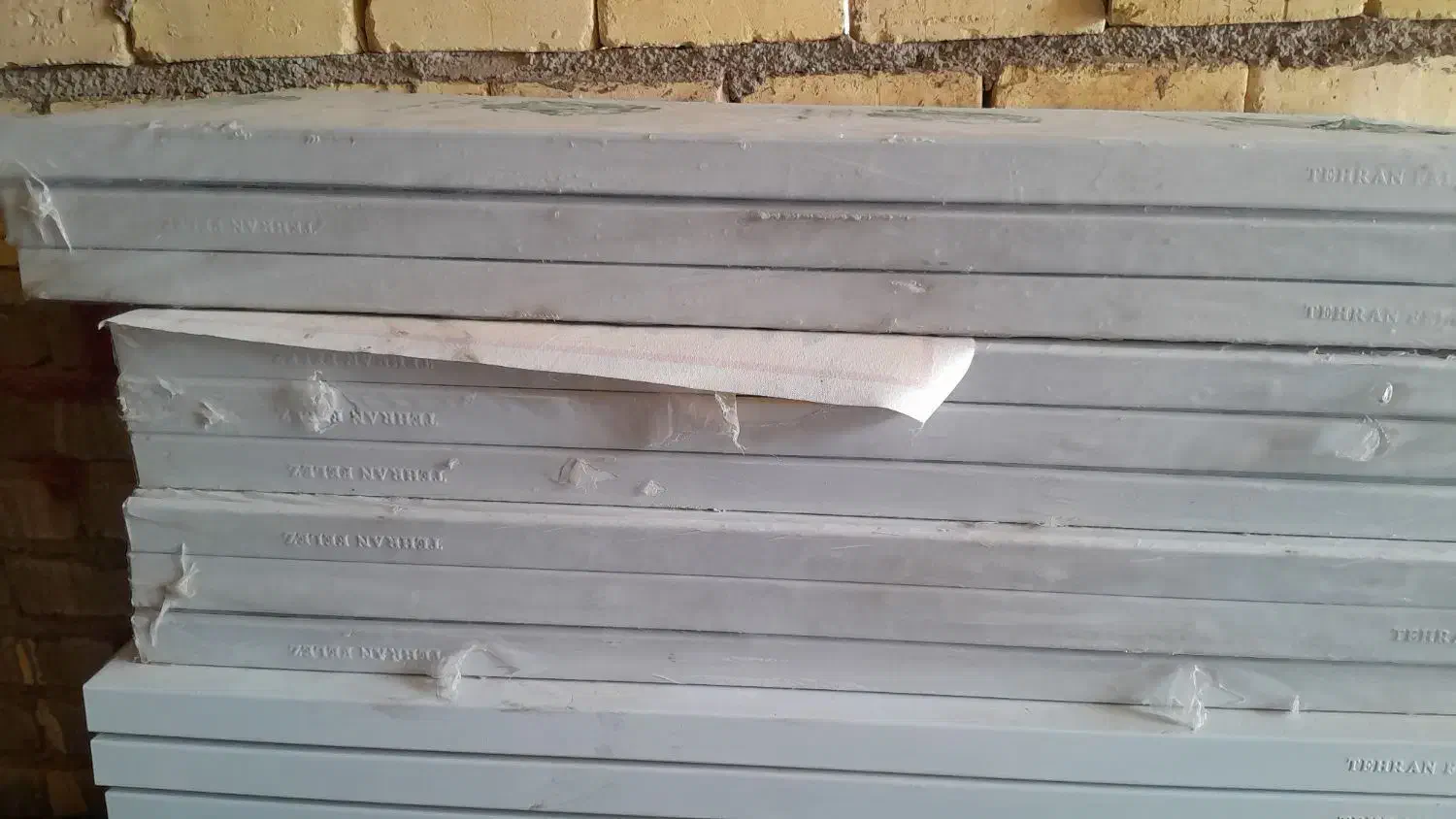 قفسه دیواری .نو نو.اندازه ۱متر *۴۰سانتی متر|فروشگاه و مغازه|کاشان, شهرک انقلاب|دیوار