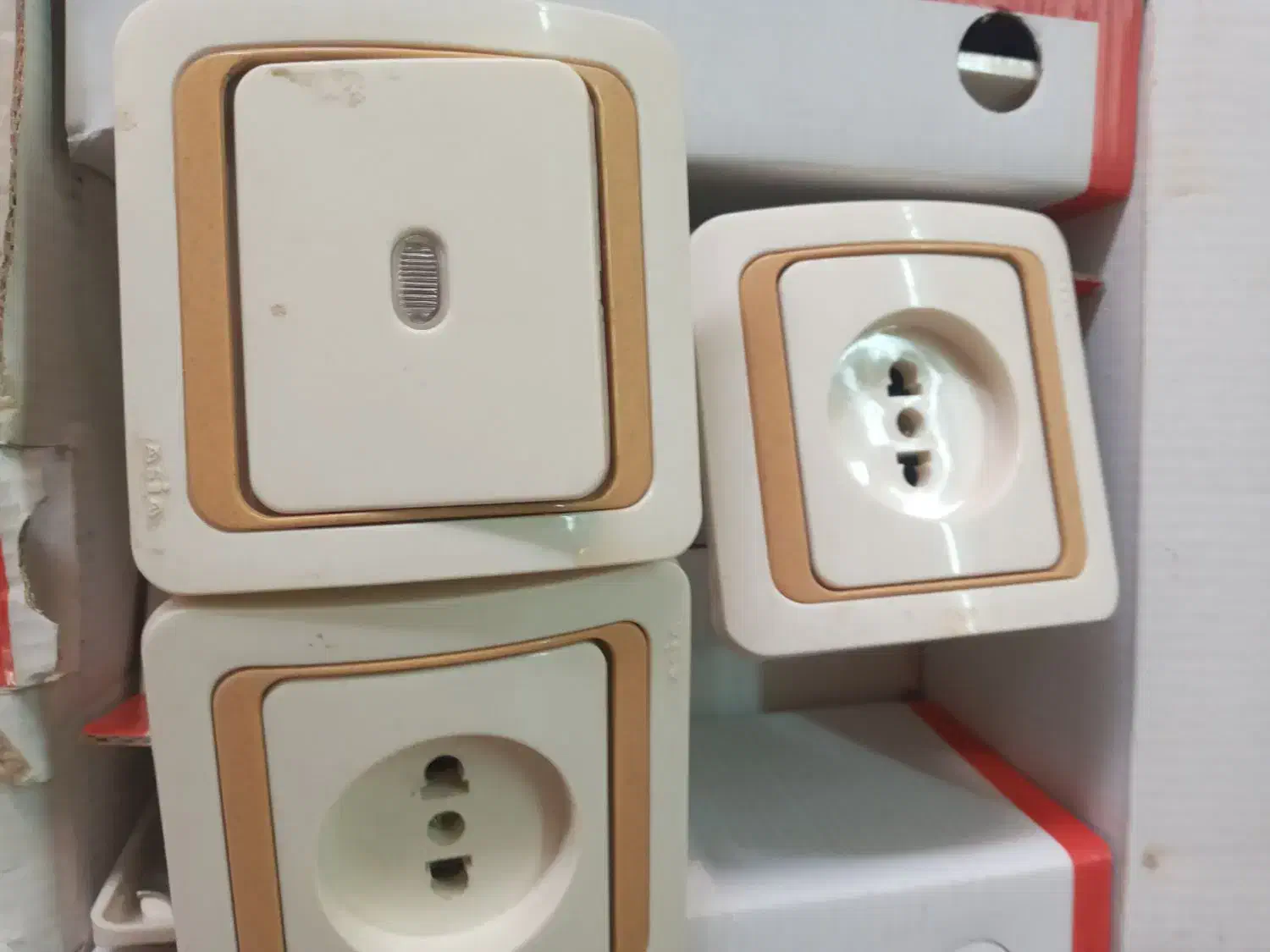 دستگیره در و کلید و پریز|مصالح و تجهیزات ساختمان|آران و بیدگل, |دیوار