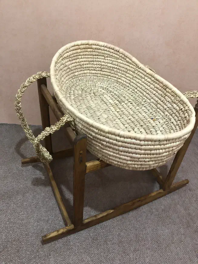 گهواره حصیری|تخت و صندلی بچه|قشم, |دیوار