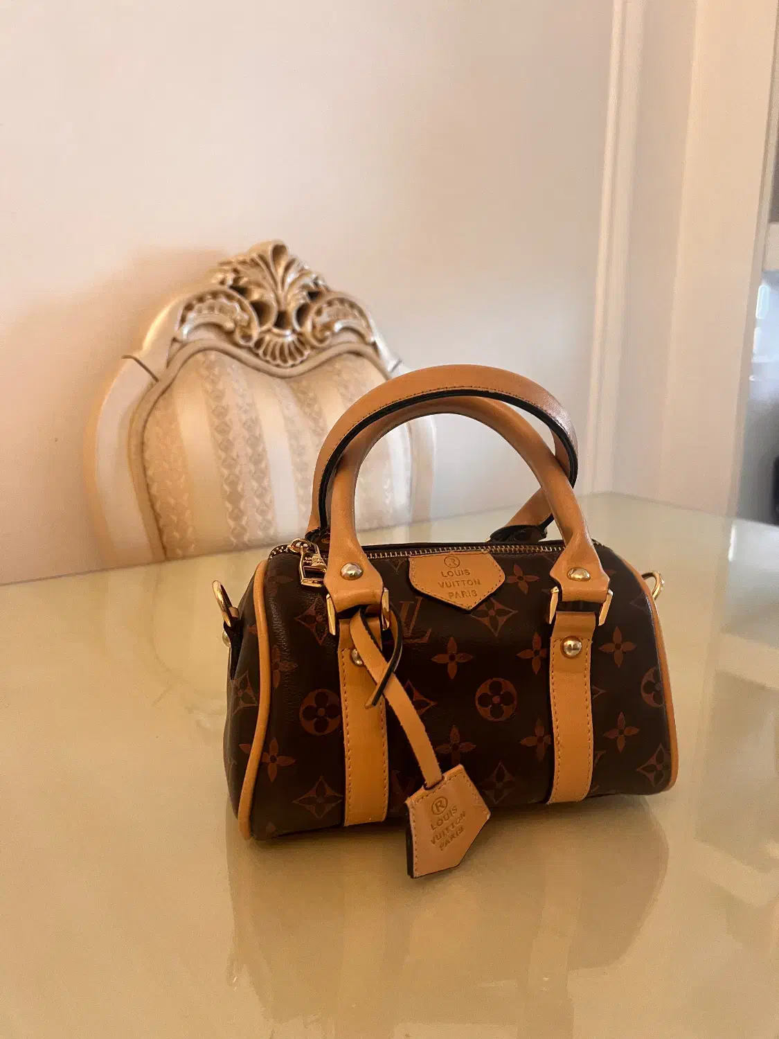 کیف|کیف، کفش، کمربند|ساری, |دیوار