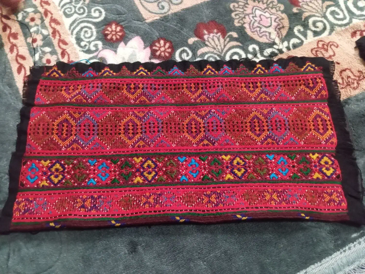 زیاستین چرخ دست|لباس|خاش, |دیوار