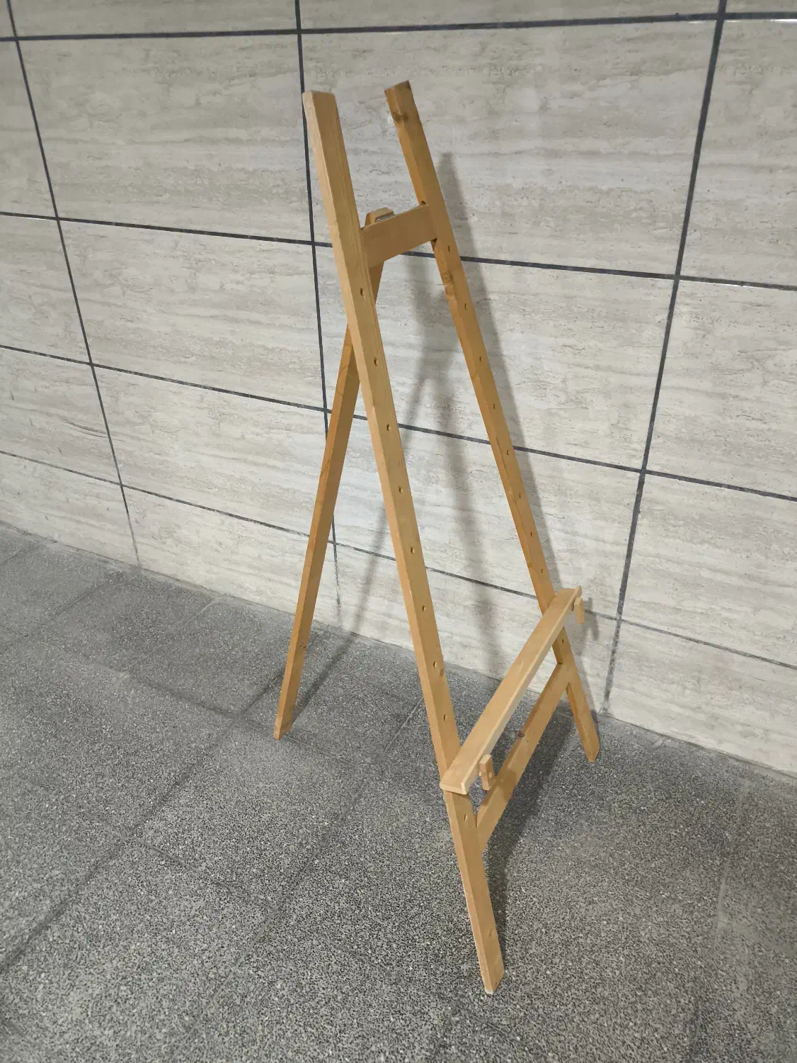 سه پایه چوبی مناسب بوم نقاشی عکس وایت برد و...|لوازم التحریر|شیراز, شهرک بهشتی|دیوار