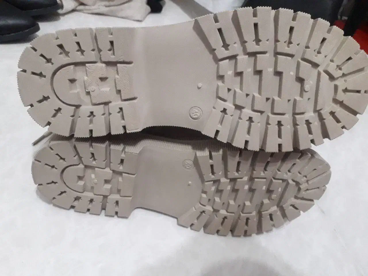 نیم بوت کرمی تازه|کیف، کفش، کمربند|بانه, |دیوار