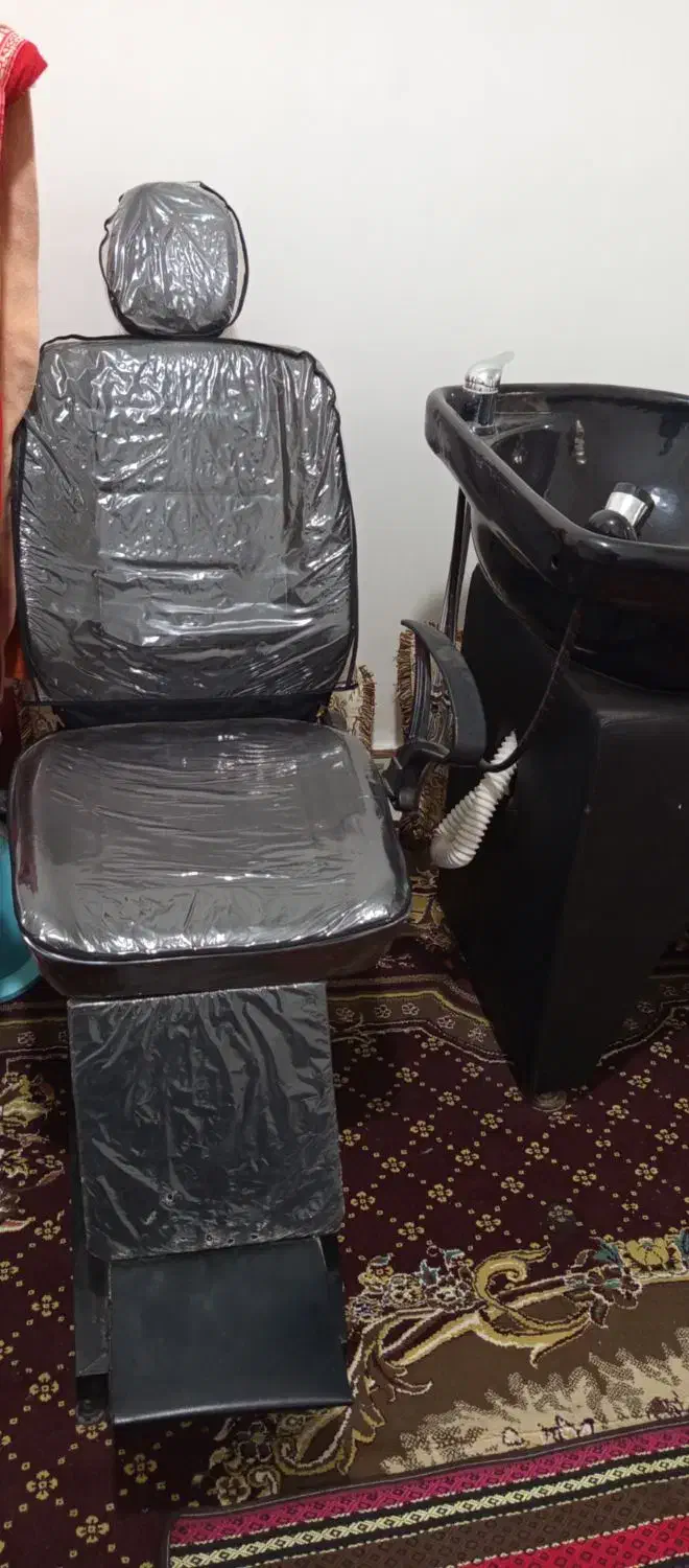 سرشور به همراه صندلی اصلاح آرایشگری|آرایشگاه و سالن‌های زیبایی|بندرعباس, |دیوار