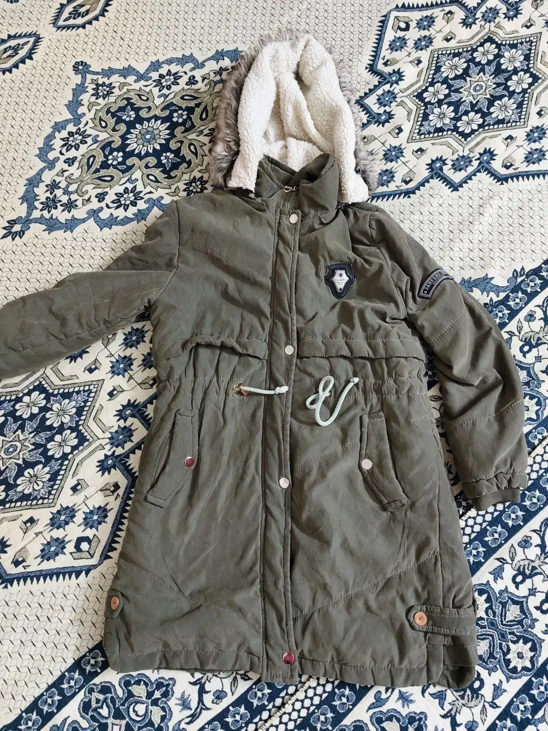 کاپشن یا پالتو|لباس|خوی, |دیوار