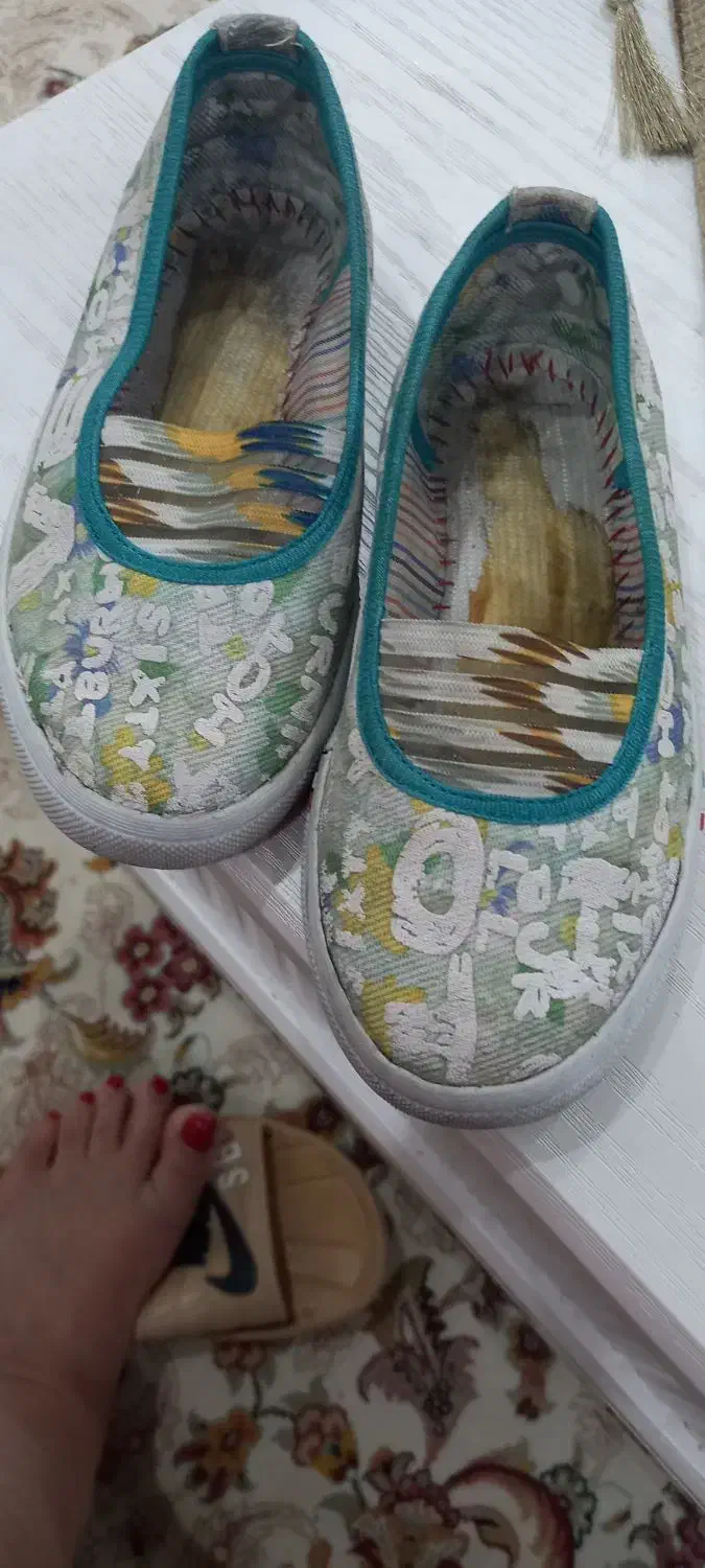 کفش دخترانه|کفش و لباس بچه|ری, سرتخت|دیوار