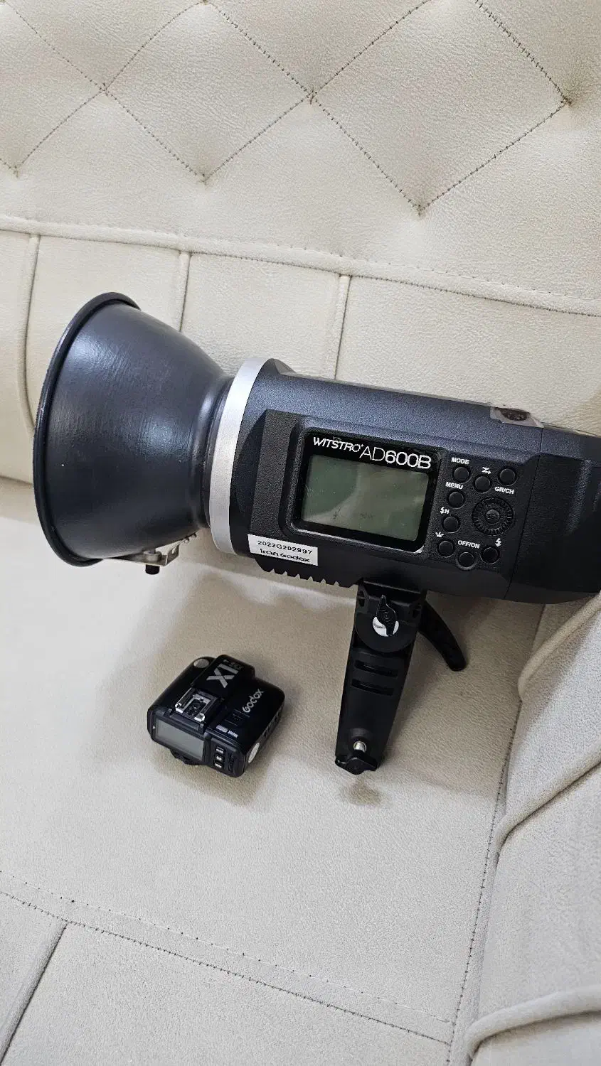 پرتابل گودکس ad600b همراه تریگر و پایه و کیف چرمی|دوربین عکاسی و فیلم‌برداری|اردبیل, |دیوار