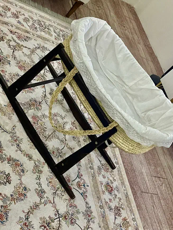 کریر چوبی نوزاد|تخت و صندلی بچه|نسیم‌شهر, |دیوار