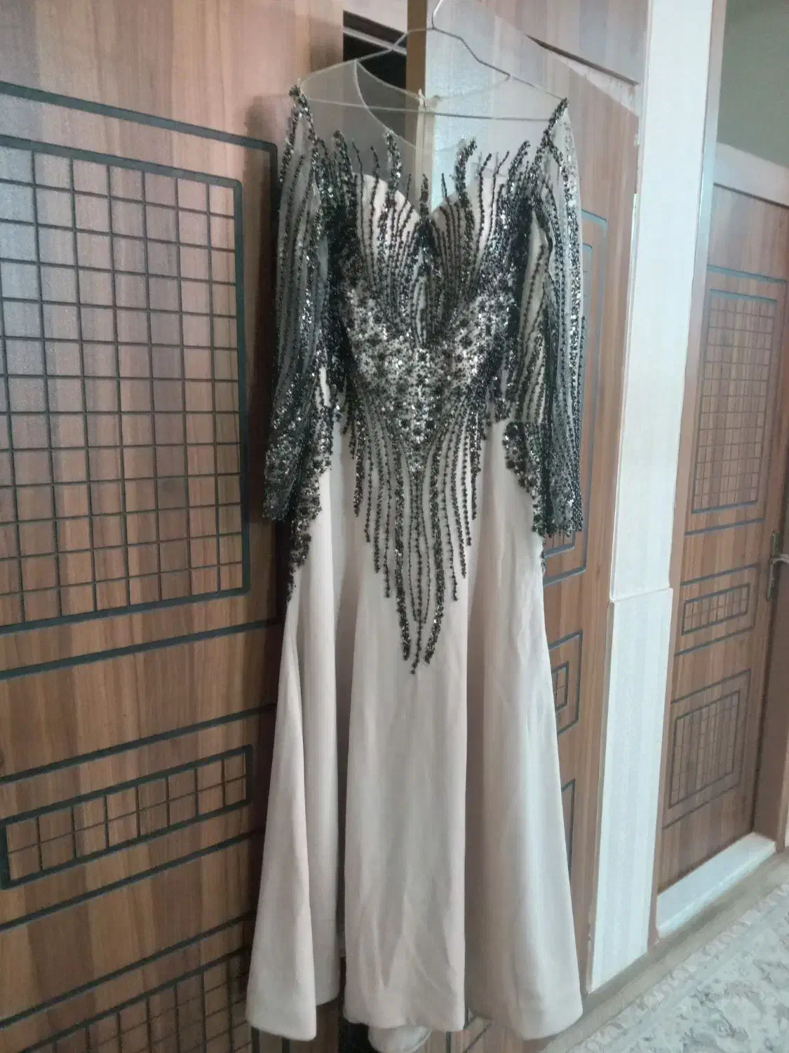 لباس مجلسی|لباس|قم, زینبیه|دیوار