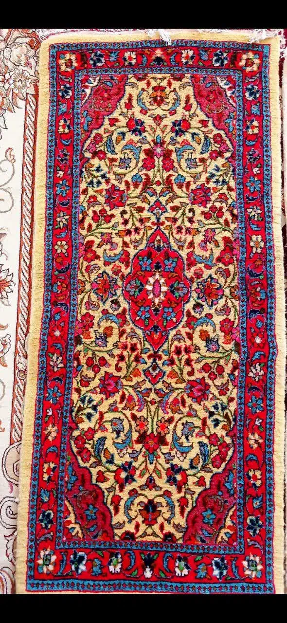 قالیچه تازه بافت شده|فرش|قم, چهل درخت|دیوار