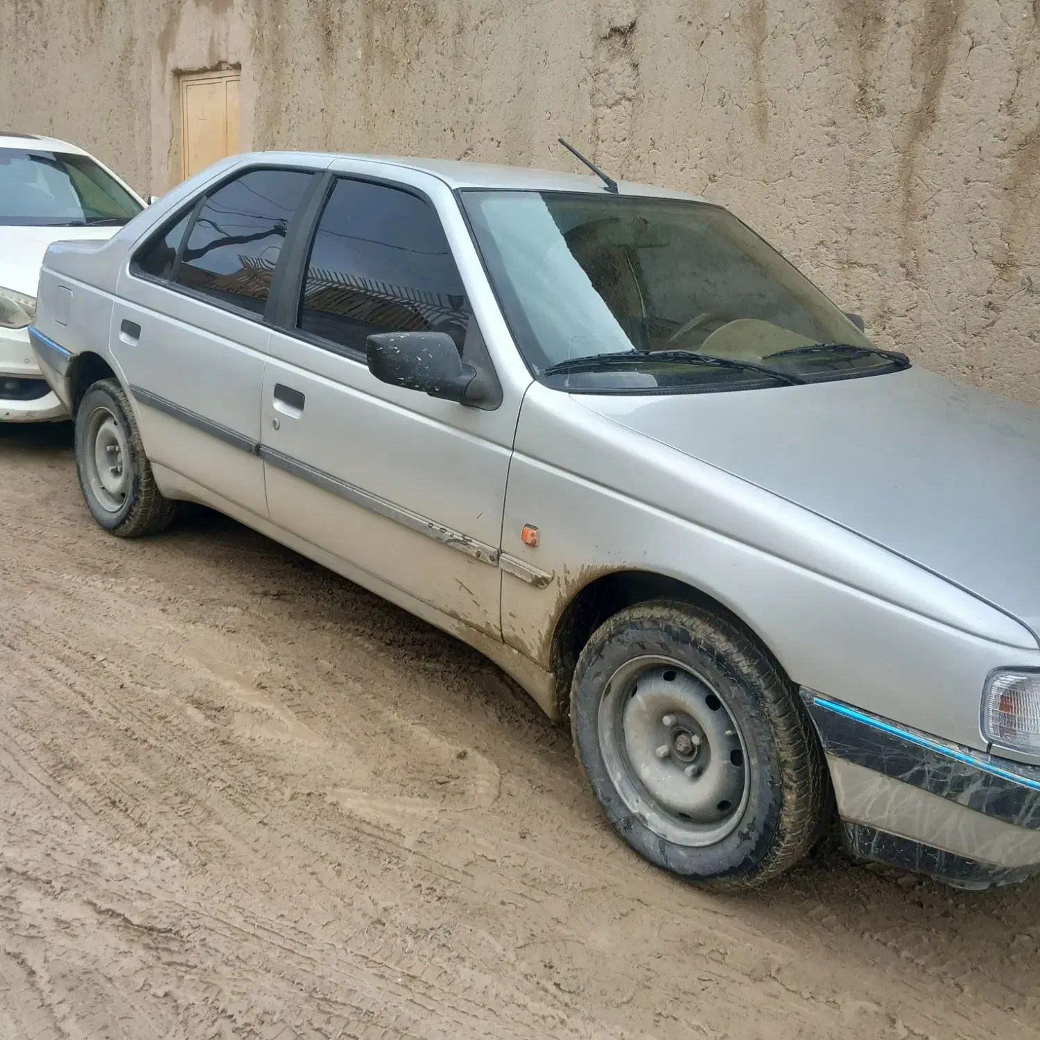 ماشین تمیز میباشد|خودرو سواری و وانت|سراوان, |دیوار