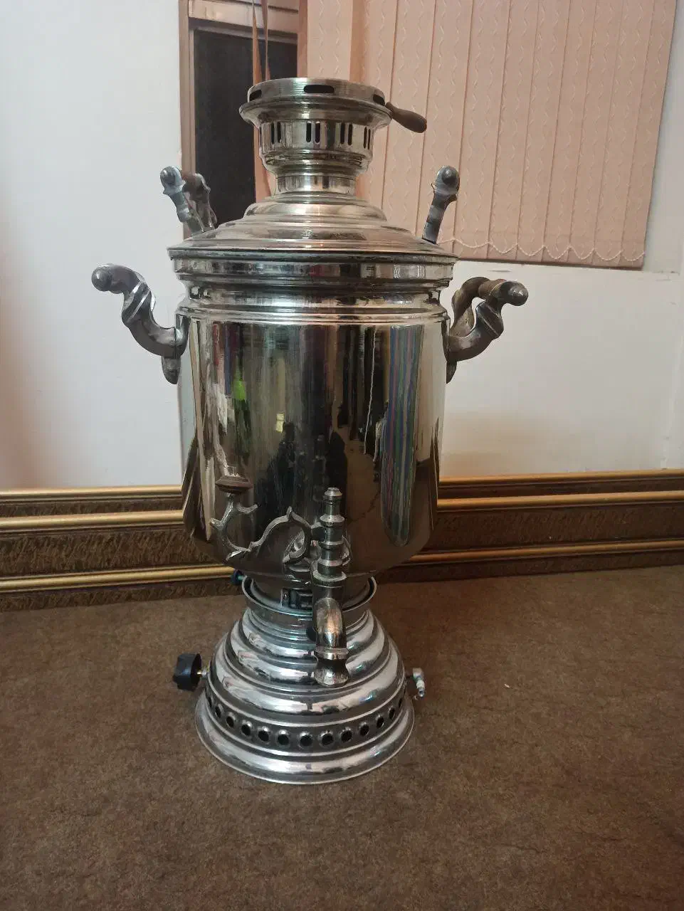 سماور گازی بزرگ|سماور، چای‌ساز، قهوه‌ساز|خوی, |دیوار