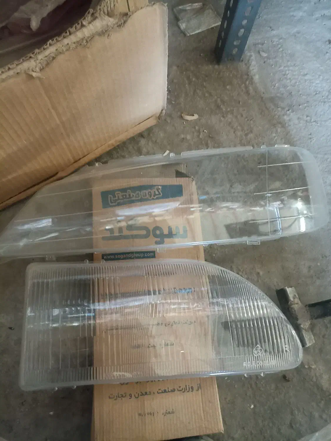 تعدادی چراغ جلووعقب پراید۱۳۱ومدل پایین ،طلق چراغ|قطعات یدکی و لوازم جانبی|فسا, |دیوار