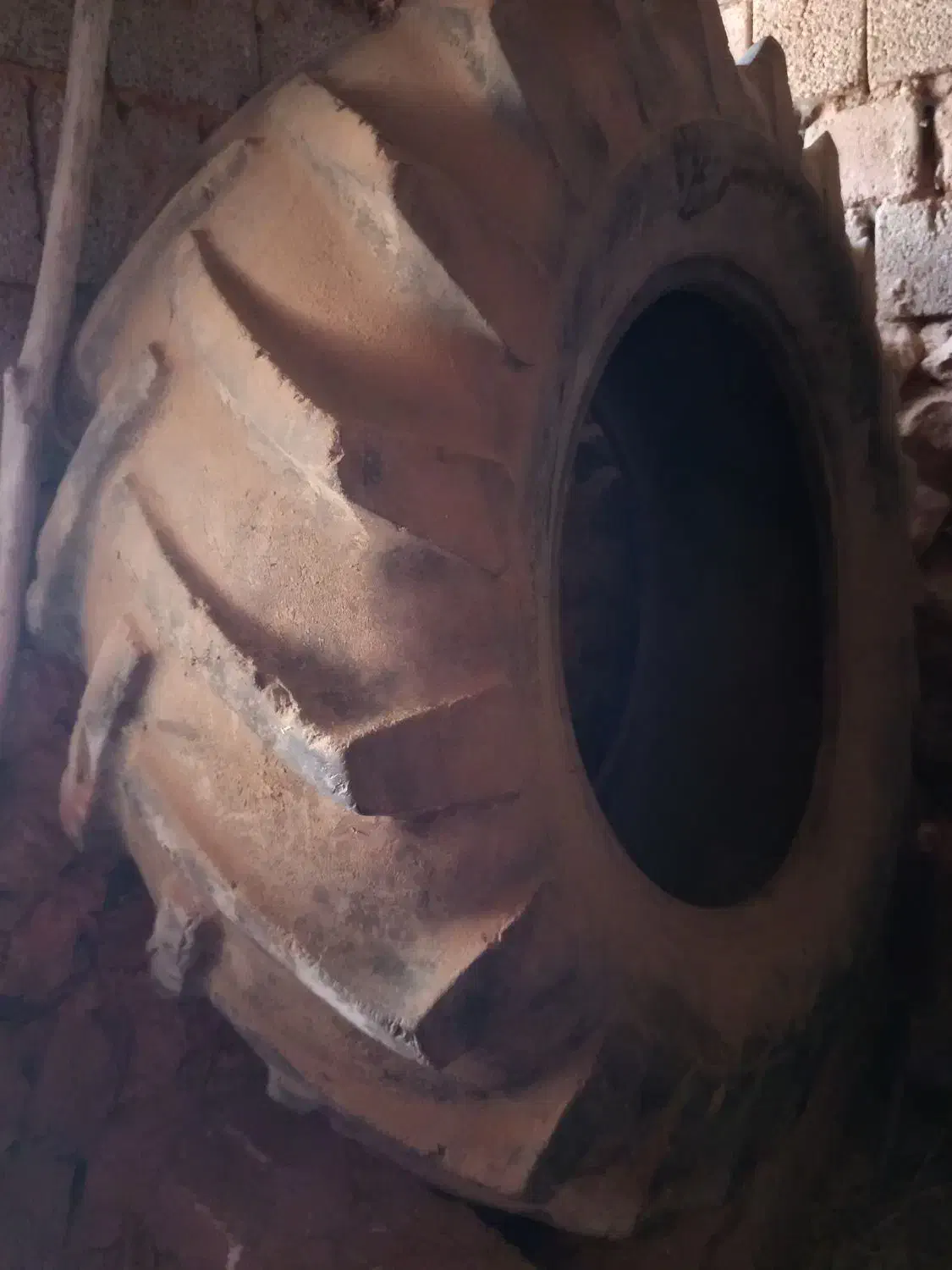 لاستیک فرگوسن|خودرو سنگین|سیلوانه, |دیوار