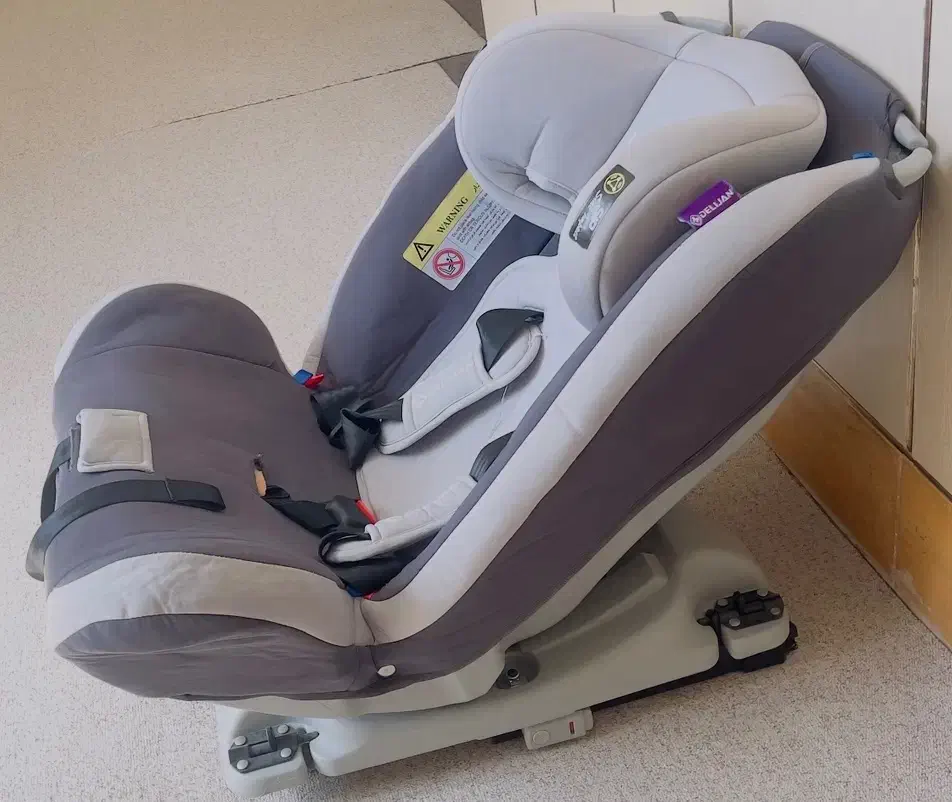 صندلی ماشین مارک دلیجان در حد نو|اسباب و اثاث بچه|فیروزآباد (فارس), |دیوار