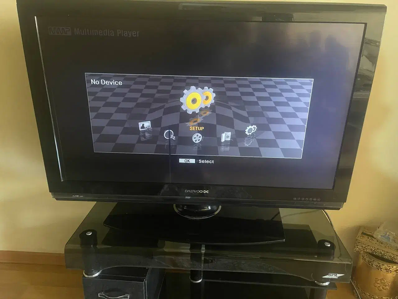 تلویزیون دوو LCD ۴۶ اینج با میز و دیجیتال|تلویزیون و پروژکتور|ارومیه, |دیوار