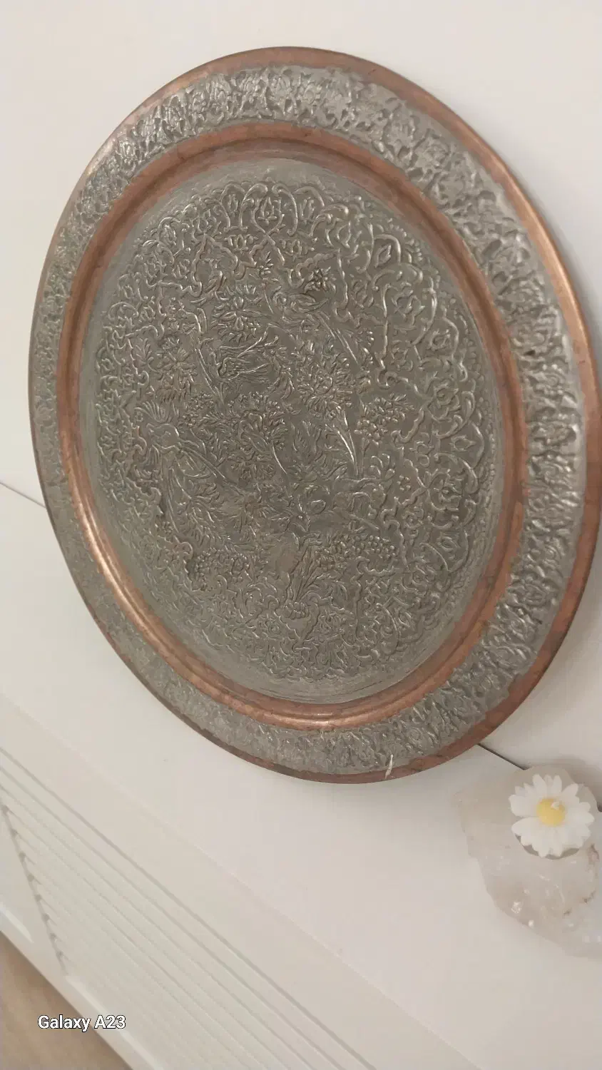 سینی مسی قدیمی ۹۰ ساله باغ گل سیمرغ و آهو|کلکسیون اشیاء عتیقه|تهران, مهران|دیوار