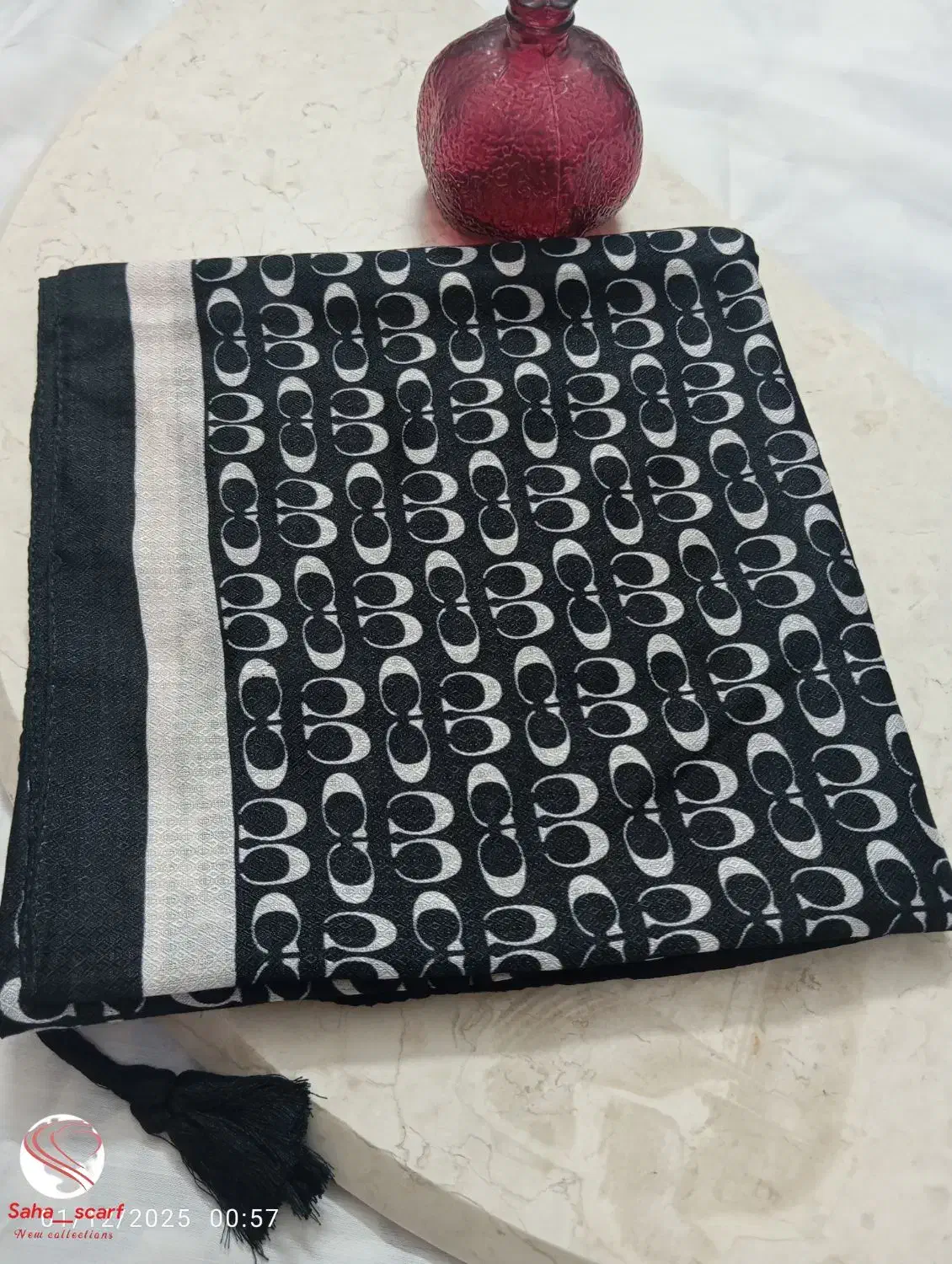 شال و روسری|لباس|رباط‌کریم, رباط‌کریم|دیوار