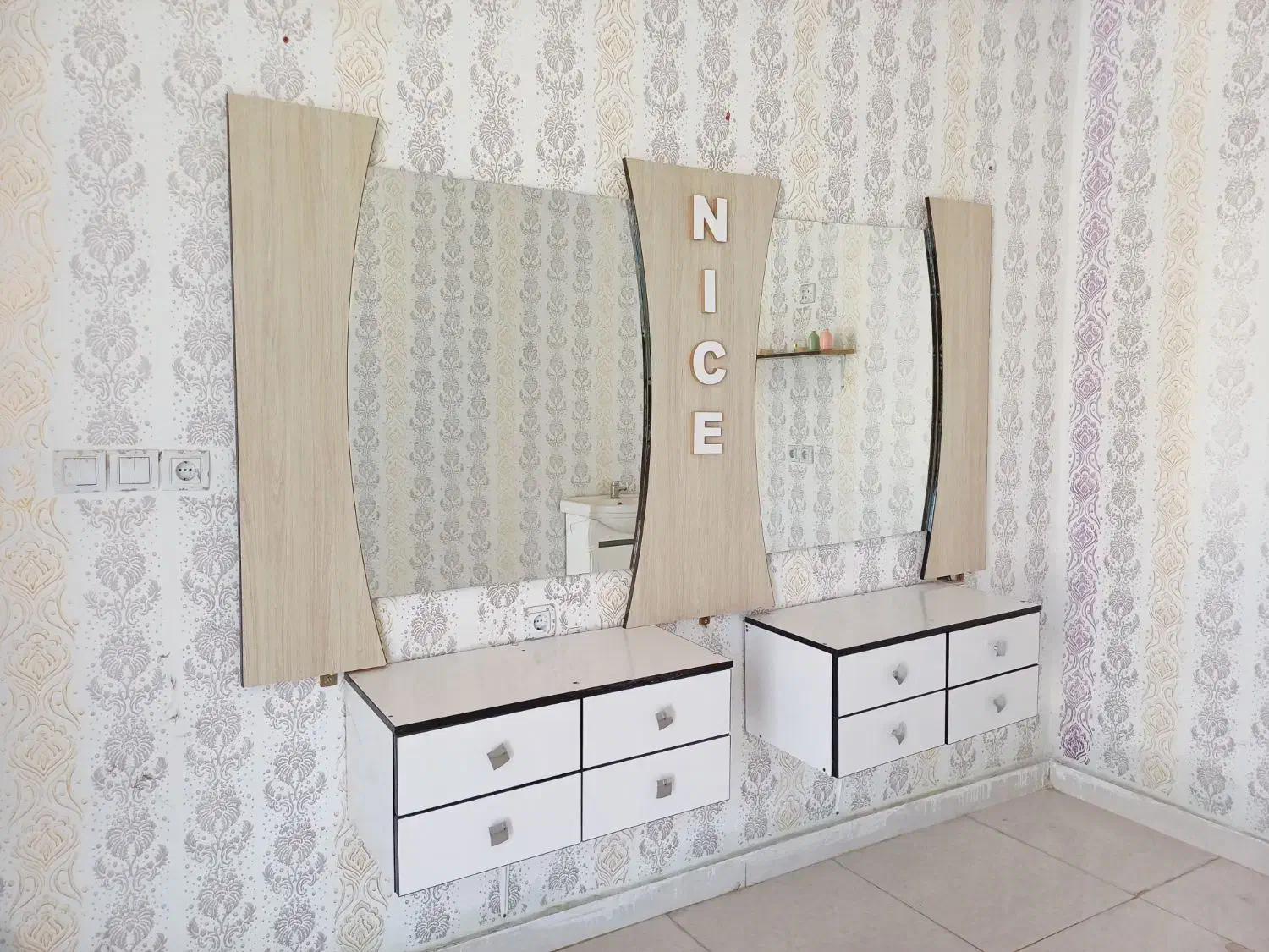 اینه صالن|آینه|سوسنگرد, |دیوار