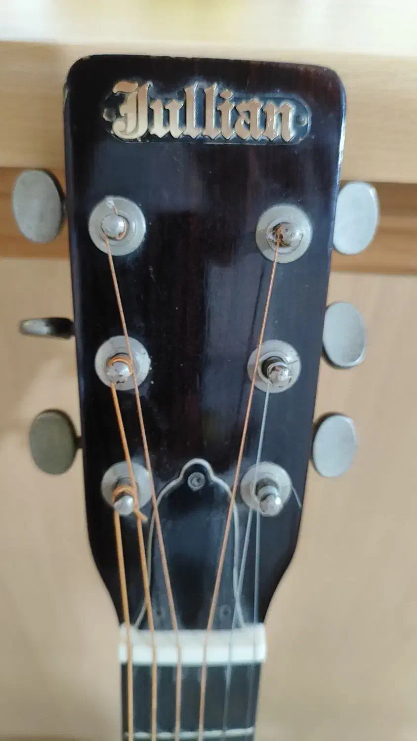 گیتار اصل جولیان|گیتار، بیس، امپلیفایر|ارومیه, |دیوار