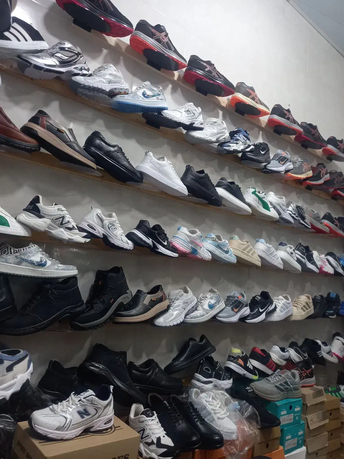 نایک رانینگ تعداد محدود|کیف، کفش، کمربند|لاهیجان, لیالستان|دیوار