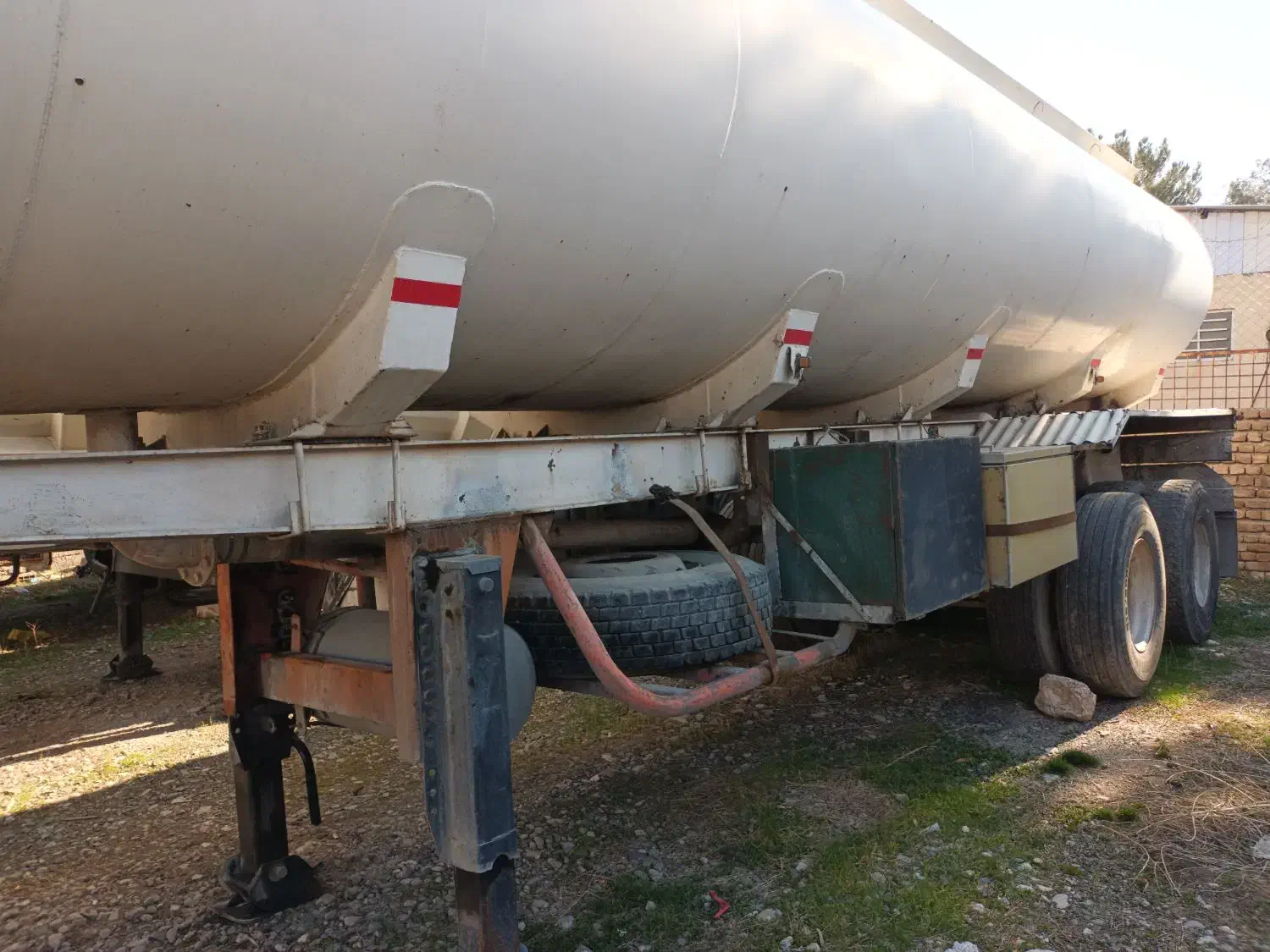 تریلی تانکر۳۴هزاری ومخزن خشک|خودرو سنگین|بیستون, |دیوار