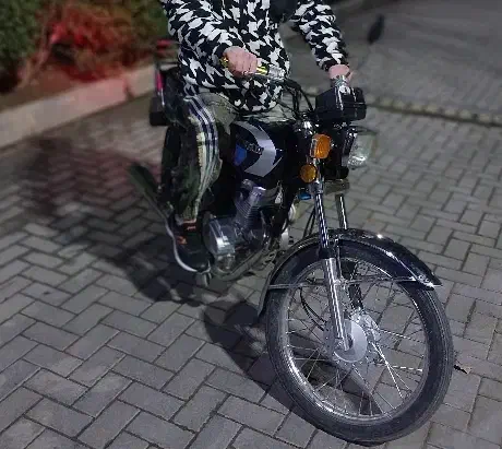 هندا ۱۲۵. ۱۰۴۳|موتورسیکلت|چهارباغ, |دیوار