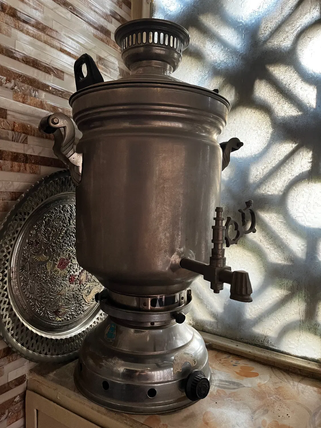 سماور قدیمی بزرگ سالم و قابل استفاده|سماور، چای‌ساز، قهوه‌ساز|تهران, شهرک دانشگاه|دیوار