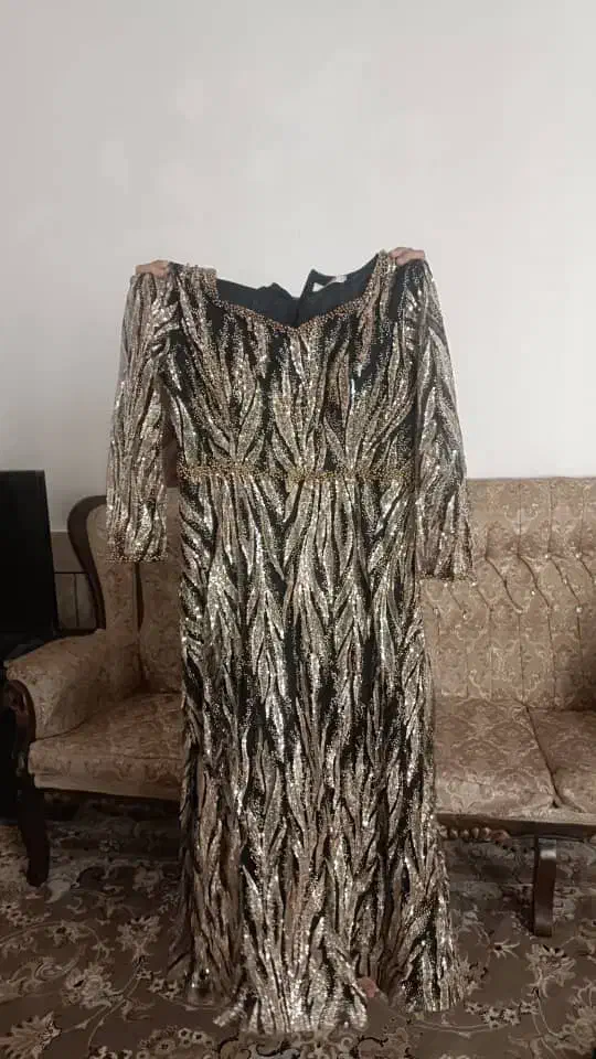 لباس مجلسی|لباس|دورود, |دیوار