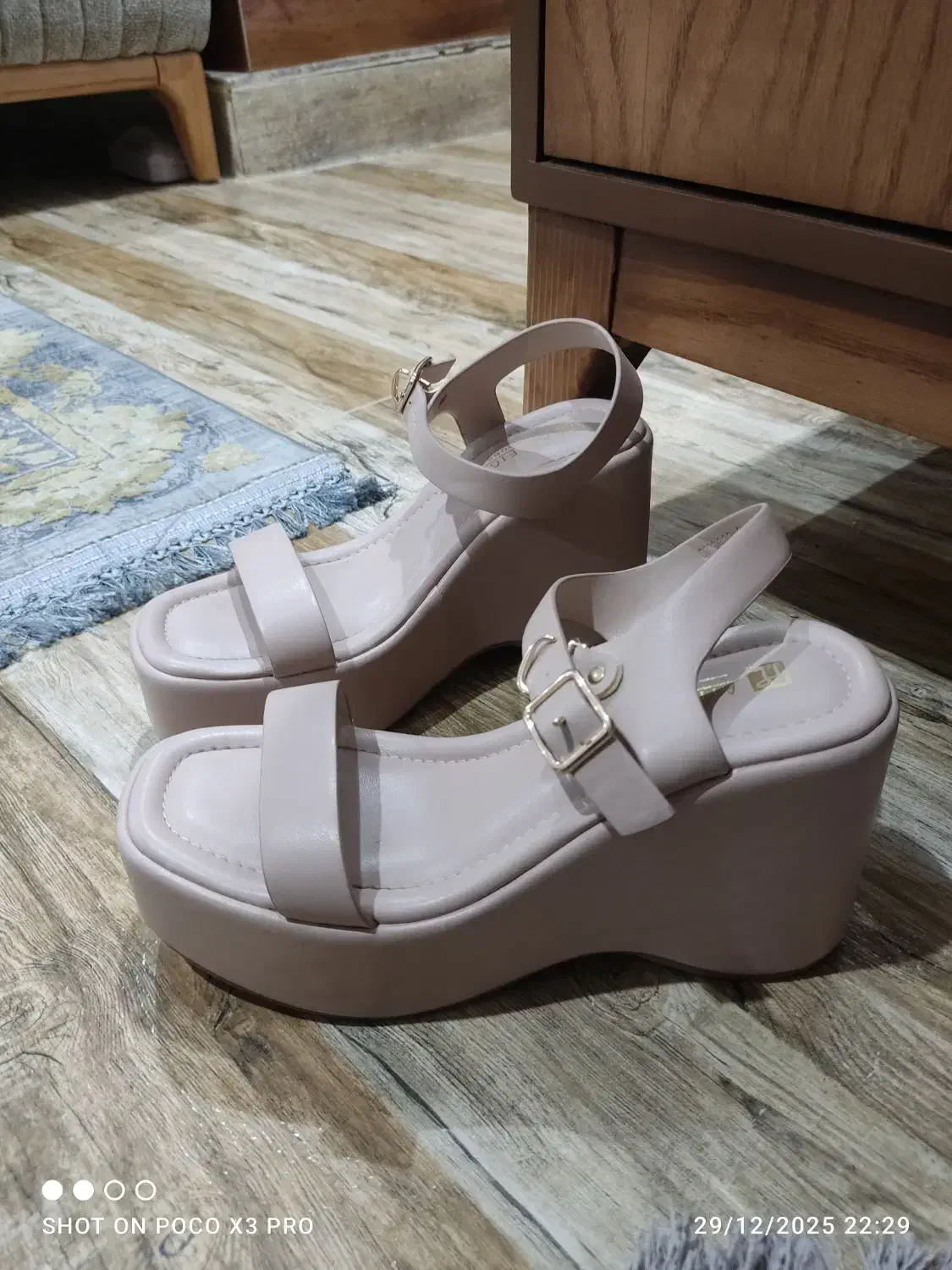 کفش|کیف، کفش، کمربند|جیرفت, |دیوار