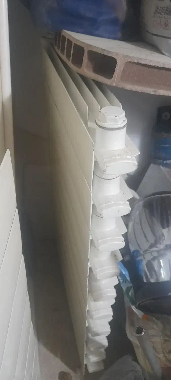 ۳عدد رادیاتور.  ۲۸ پره در مجموع. سلامت.  سلامت|آبگرمکن، پکیج، شوفاژ|ملایر, |دیوار