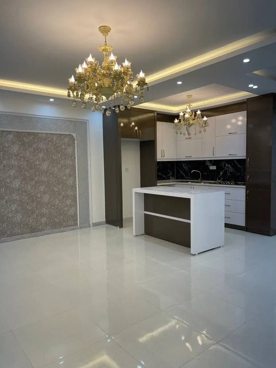 ۸۰متری/پارکینگ اختصاصی/اوایل اندیشه|فروش آپارتمان|مشهد, شهرک رازی (شهرک غرب)|دیوار