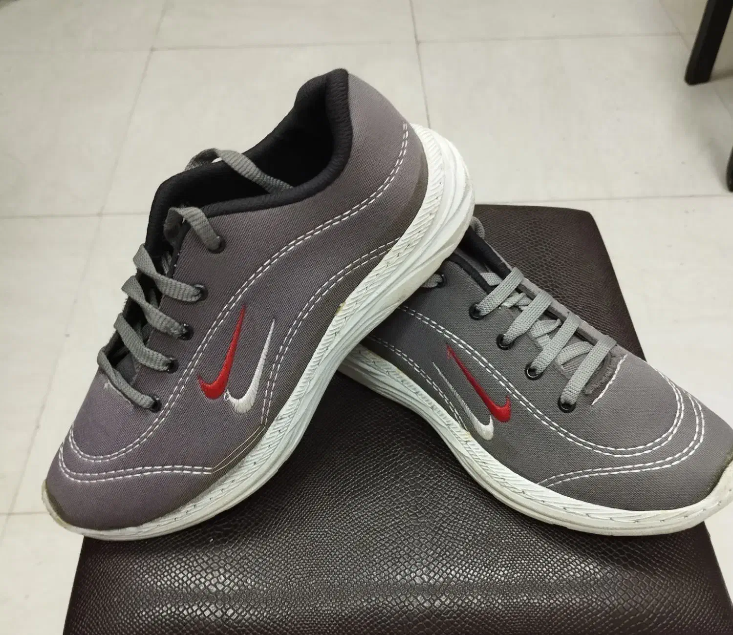 پوشاک . کتونی . صندل . کلاه|لباس|پرند, فاز ۵|دیوار