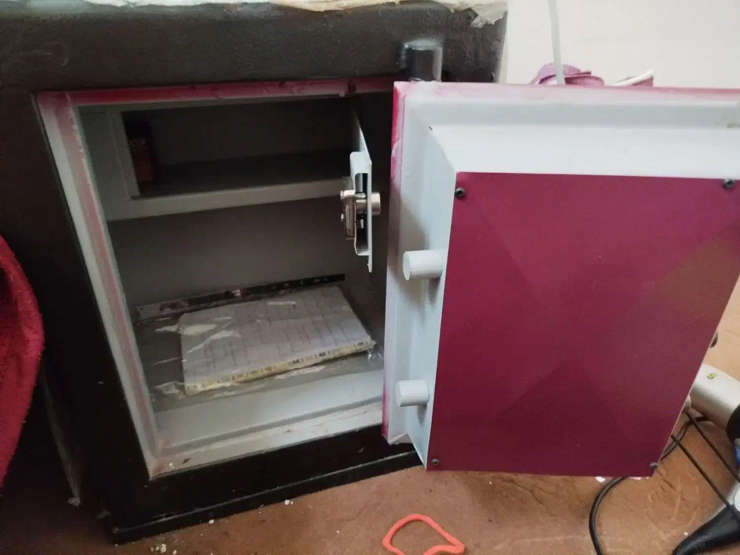 گاو صندوق|ابزارآلات|تبریز, |دیوار