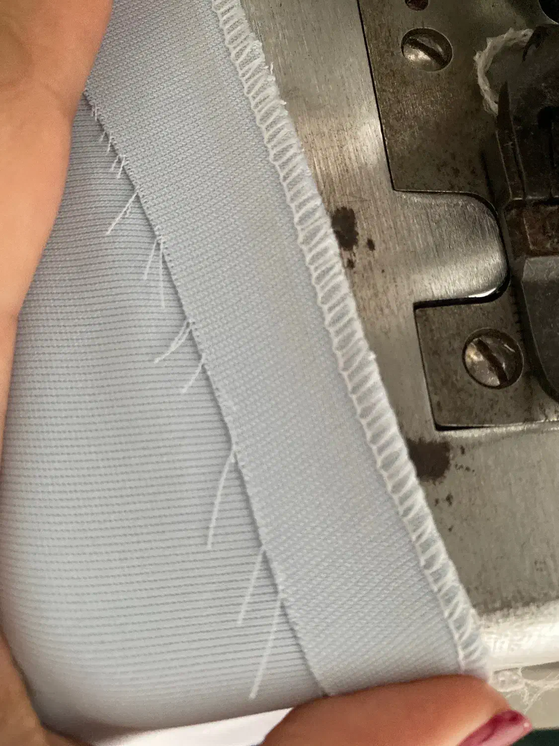 سردوز سه نخ پروانه|چرخ خیاطی و ریسندگی|رشت, بوسار|دیوار