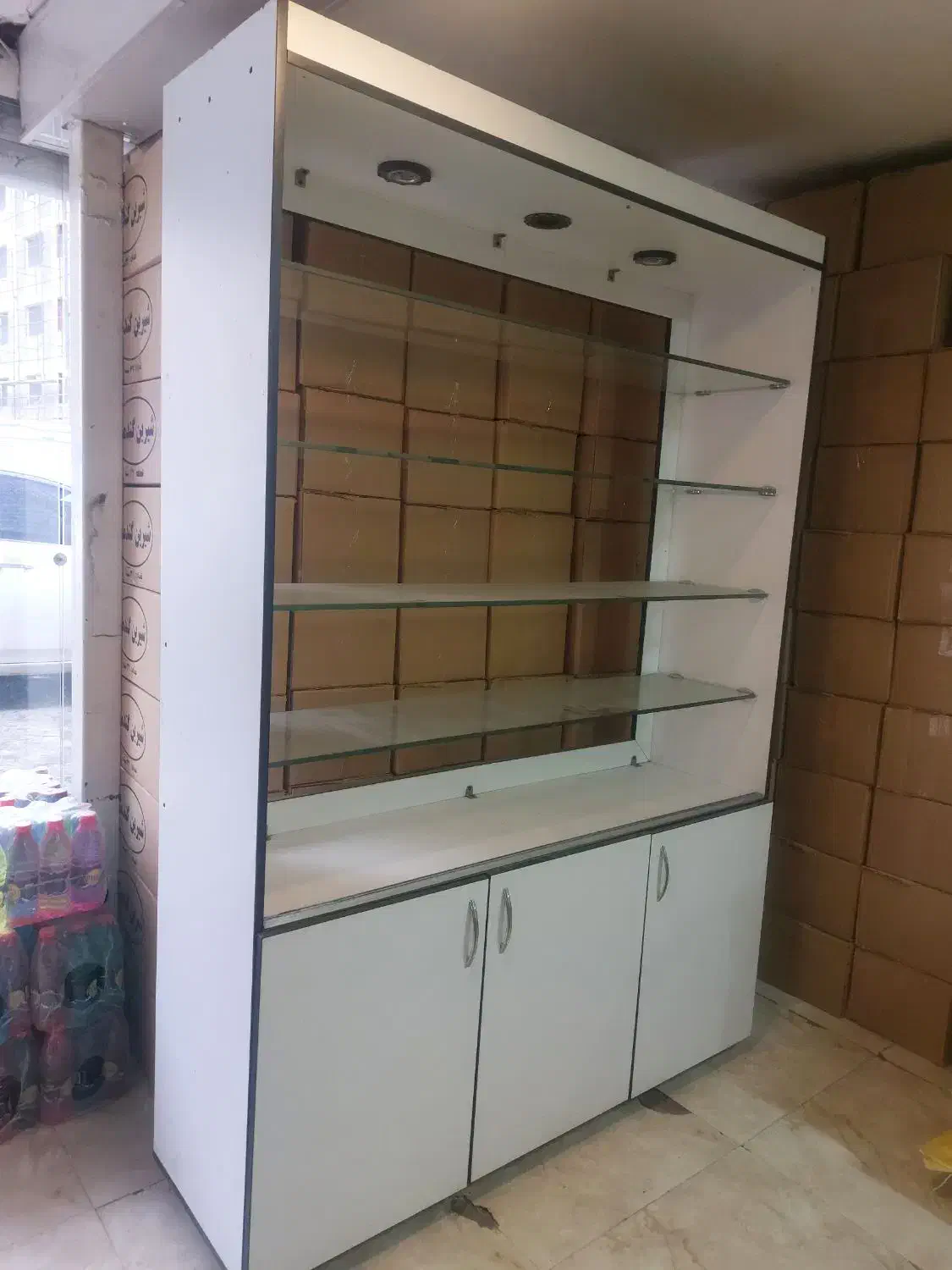 ویترین و آینه قدی|بوفه، ویترین، کنسول|رشت, کوی فکوری|دیوار