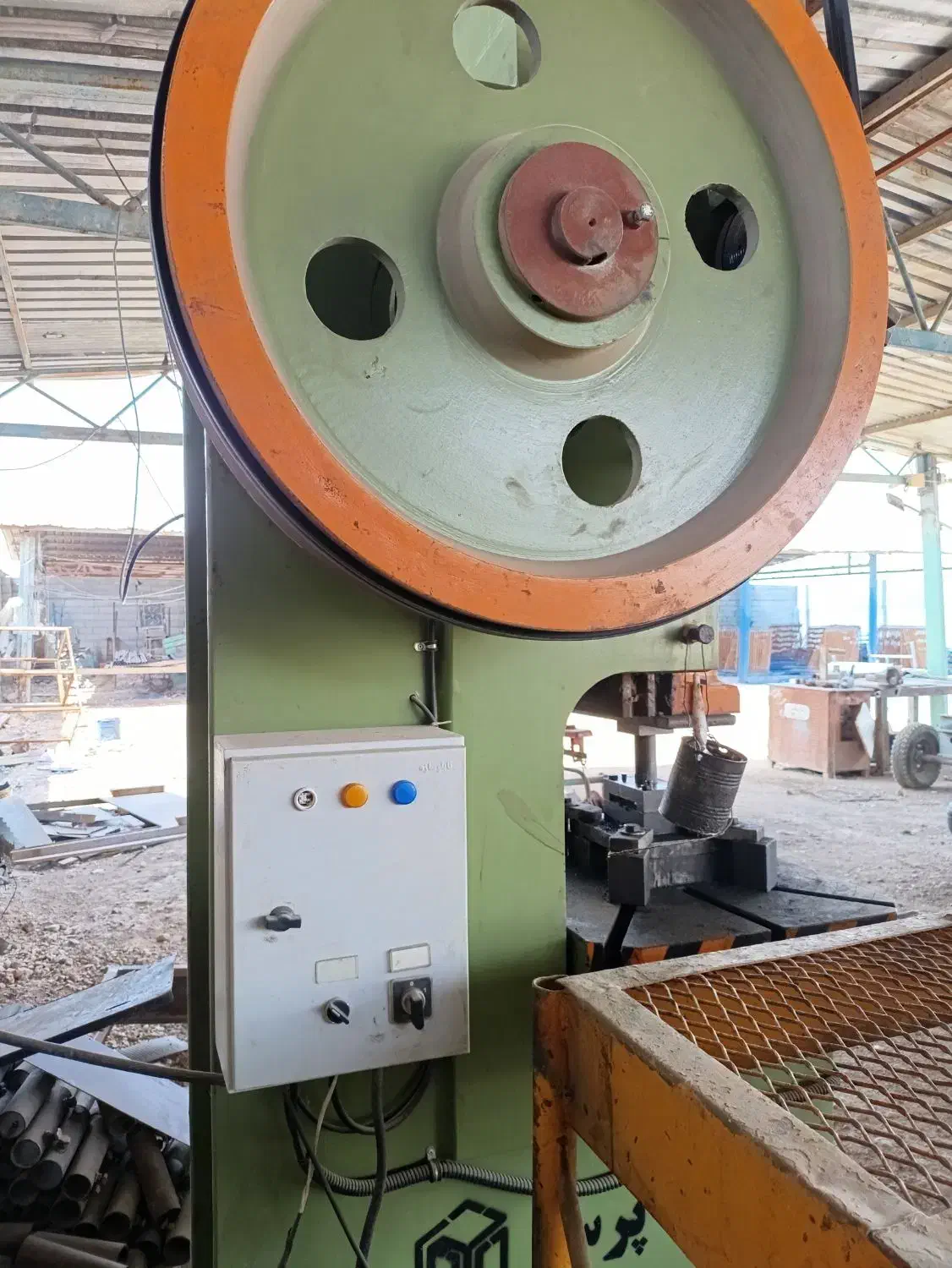 دستگاه پرس63تن|ماشین‌آلات صنعتی|شیراز, گچی|دیوار