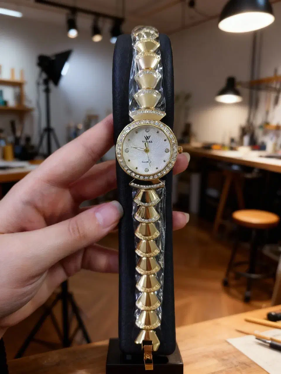 ساعت زنانه دستبندی نگین دار شیک|ساعت|کرمانشاه, |دیوار