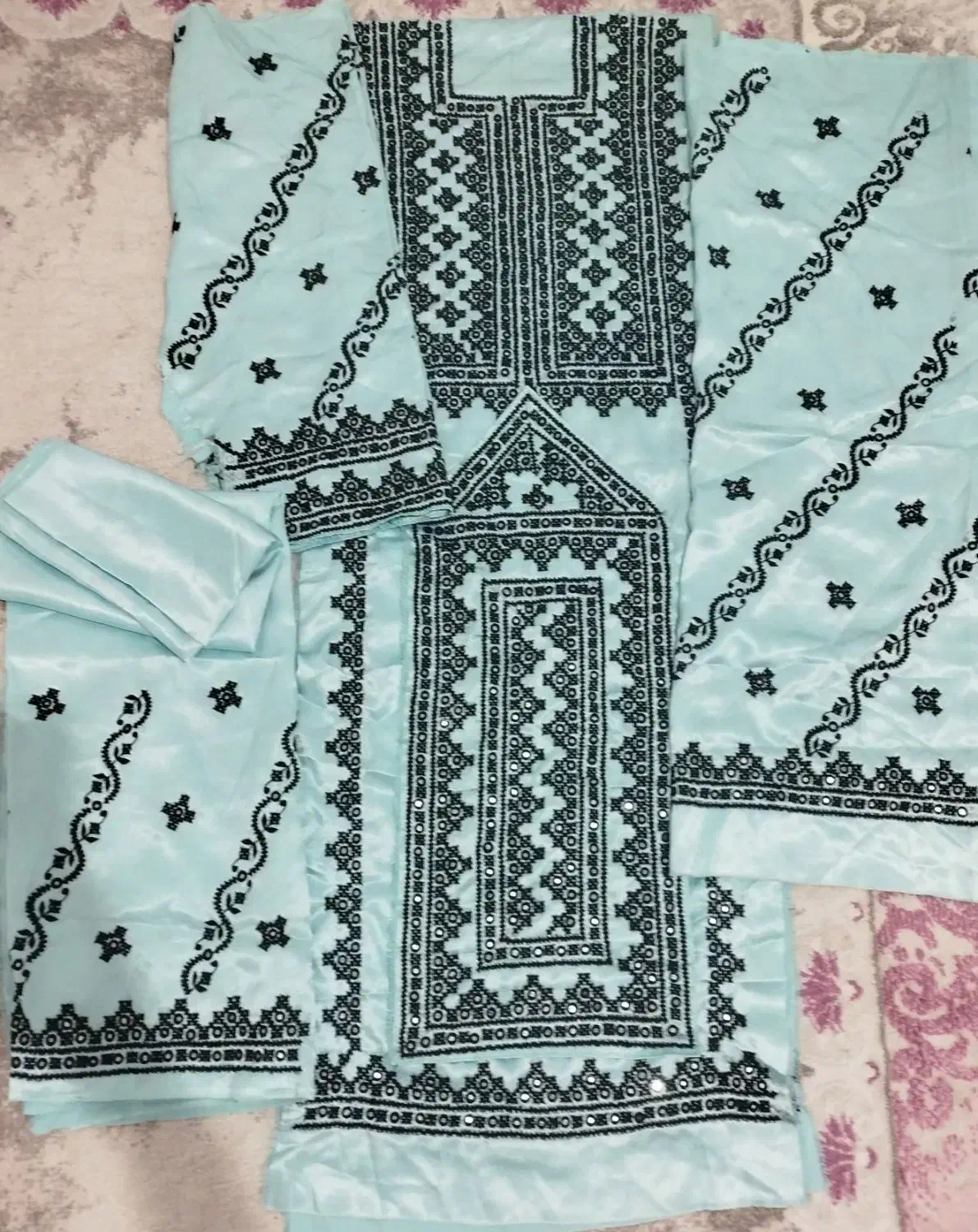 لباس بلوچی|لباس|مشهد, کوشش|دیوار