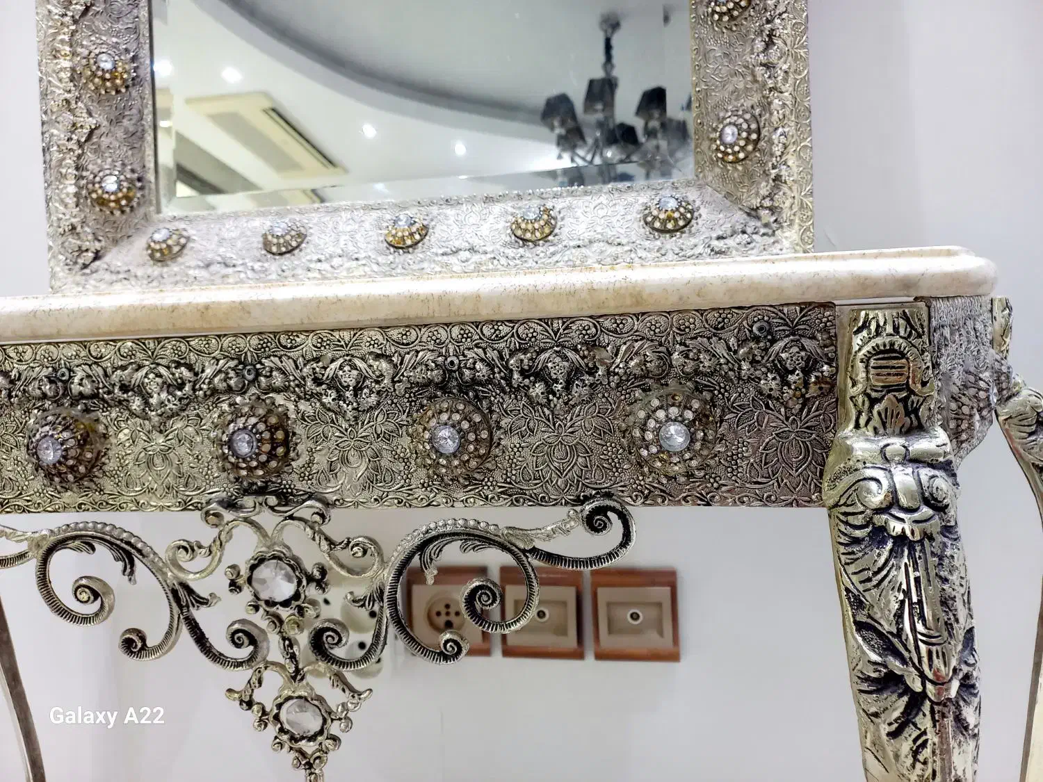 آینه و کنسول برنجی با سنگ مرمر|بوفه، ویترین، کنسول|اصفهان, شهرستان|دیوار