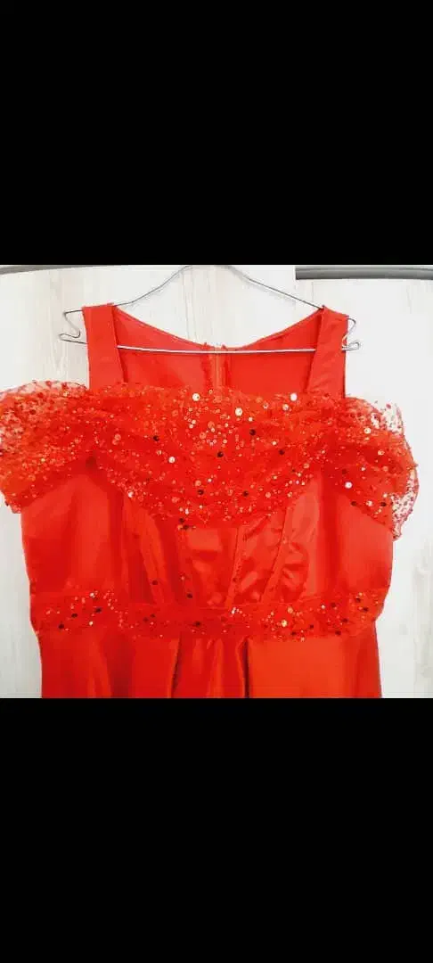 انواع لباس‌های مجلسی کوتاه و بلند|لباس|بومهن, |دیوار